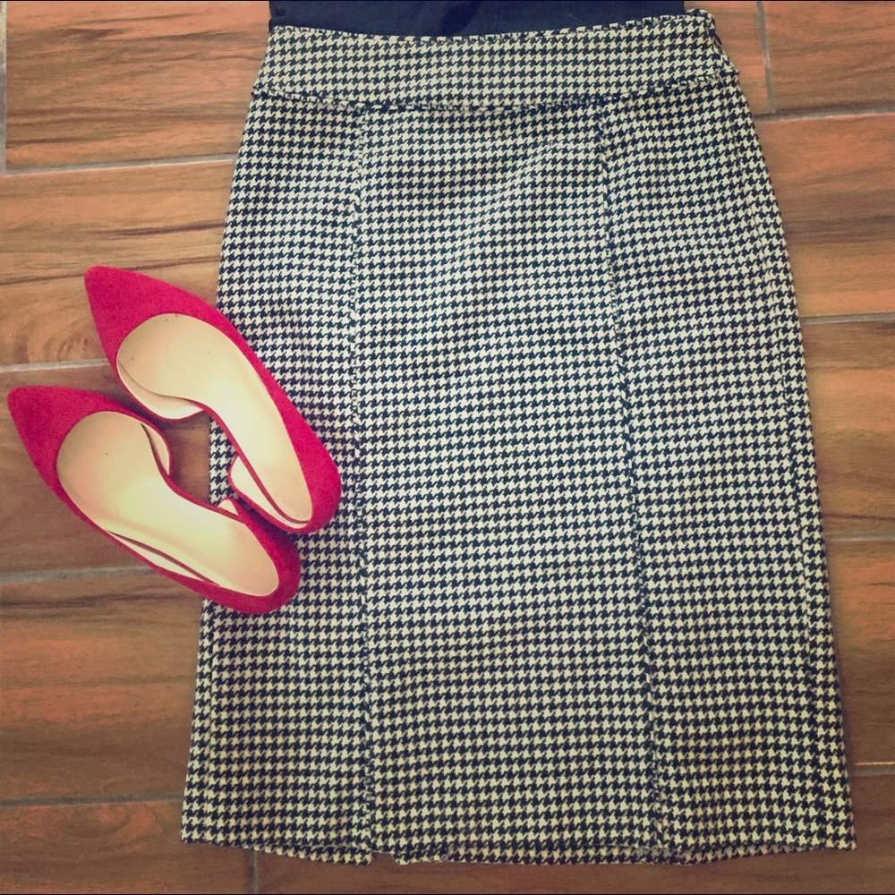 Banana Republic wool houndstooth skirt